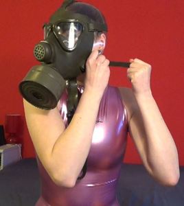 Breahtplay with my gas mask